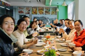 岁末不觉寒 冬至时光暖 丨洛阳乐动注册组织开展“迎冬至、包饺子”文化活动